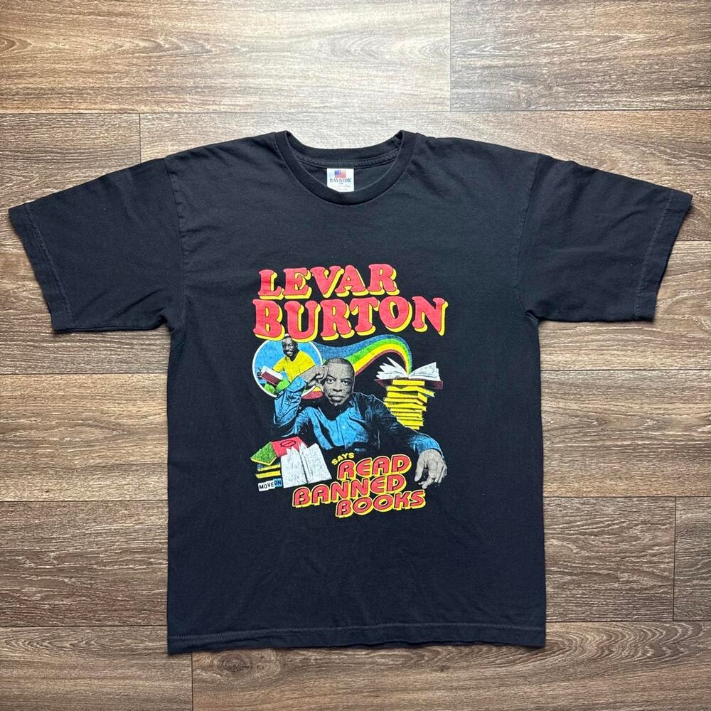 Vintage LeVar Burton Reading Rainbow ‘Read Banner Books’ Black Graphic Tee